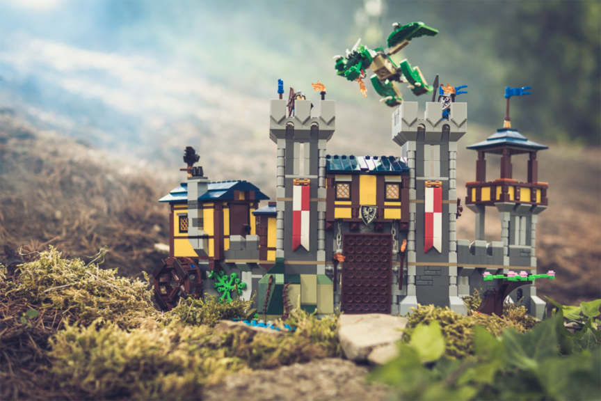 LEGO Creator 3-en-1 The Castle Medieval 31120 Dragon Market Dungeon