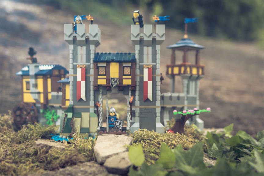 LEGO Creator 3-en-1 The Castle Medieval 31120 Dragon Market Dungeon