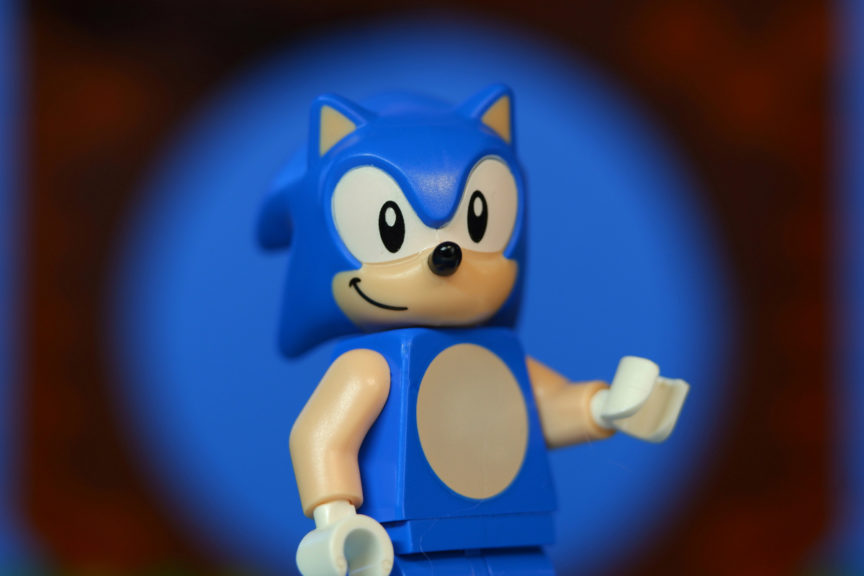 LEGO Ideas Minifigure - Sonic The Hedgehog with Accessories and  Minifigureland Tile (All New for 2022) 21331